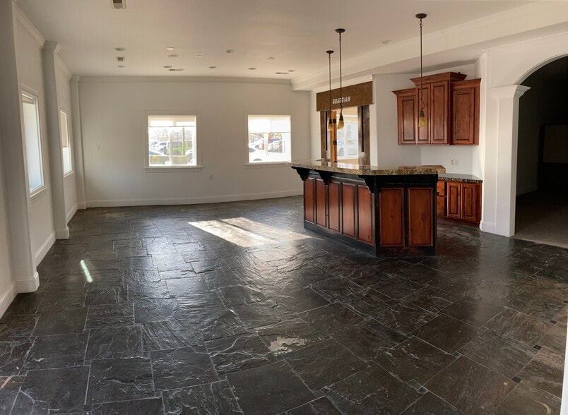 111 N Geneva Rd, Orem, UT à louer - Photo du bâtiment - Image 3 de 15