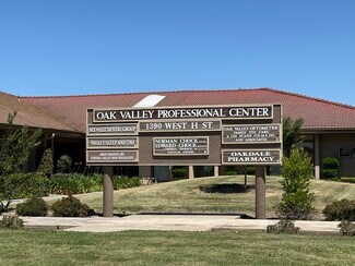 Plus de détails pour 1390 W H St, Oakdale, CA - Commerce de détail à louer