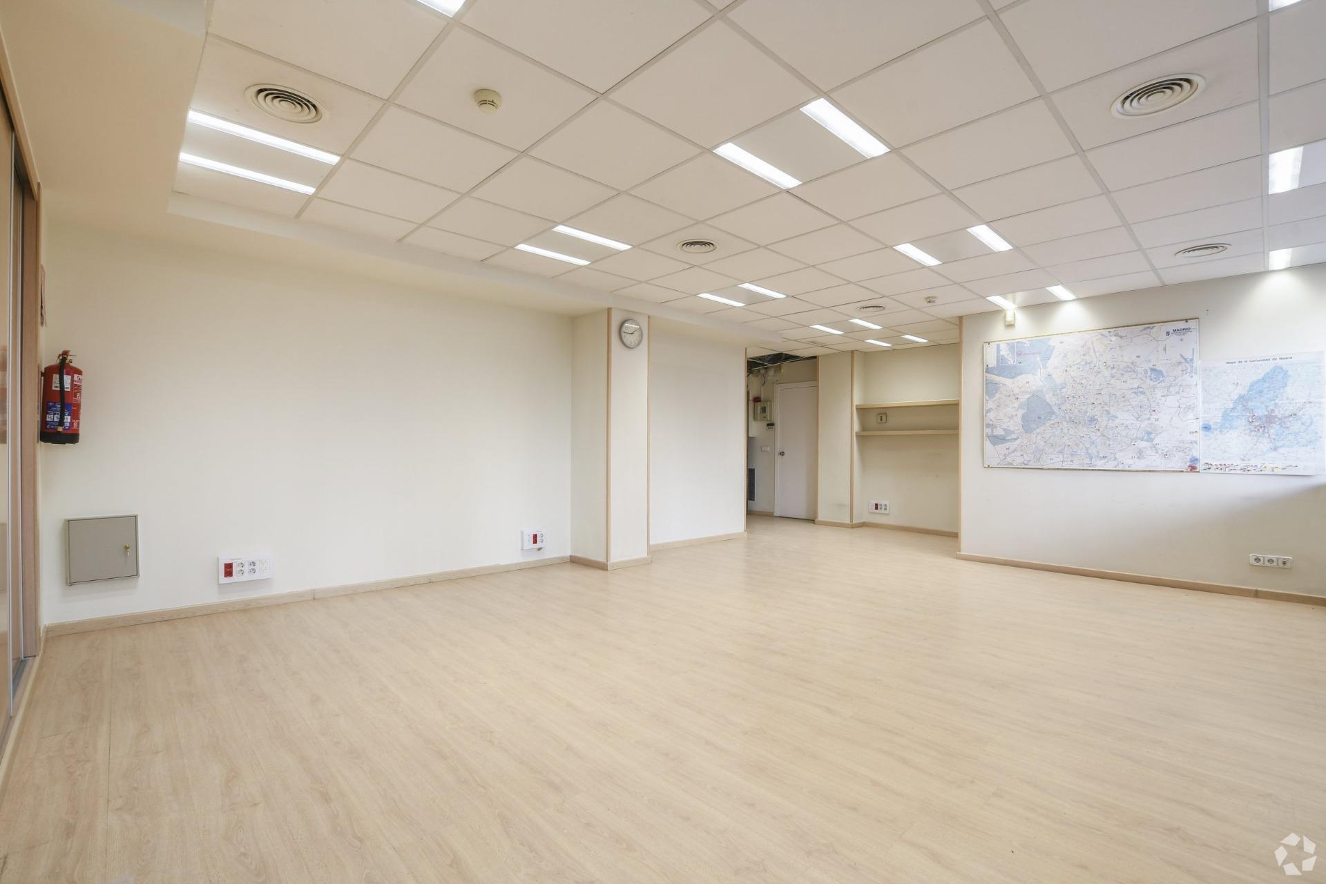 Multifamily in Madrid, Madrid for sale Interior Photo- Image 1 of 2