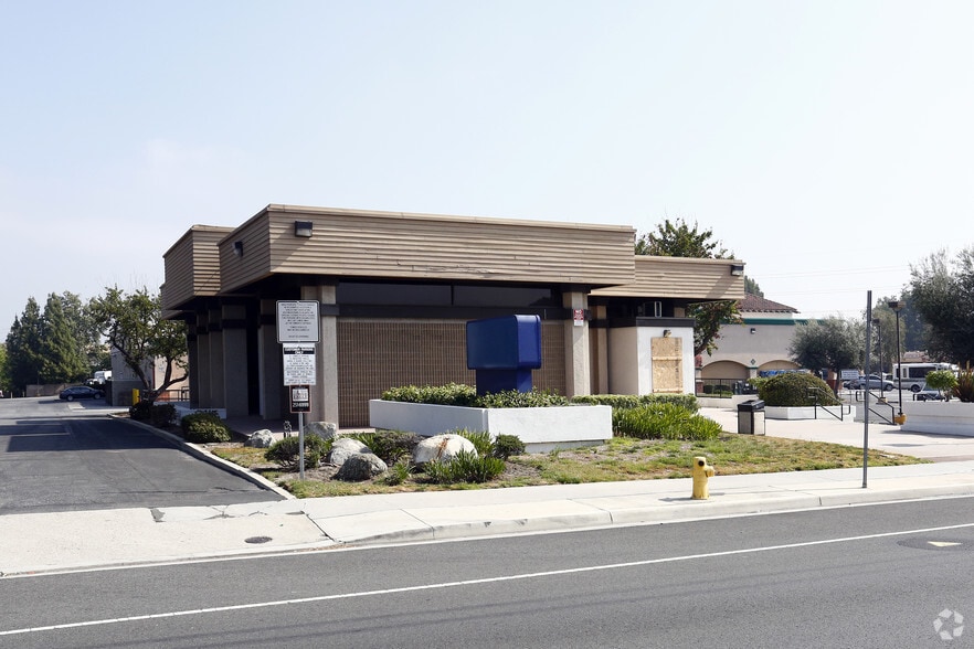 23329-23449 Lyons Ave, Santa Clarita, CA for lease - Primary Photo - Image 2 of 10