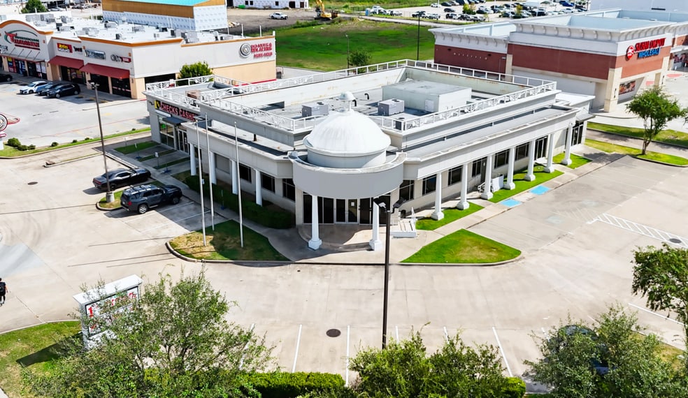 8201 W Sam Houston Pky S, Houston, TX for lease - Primary Photo - Image 1 of 6