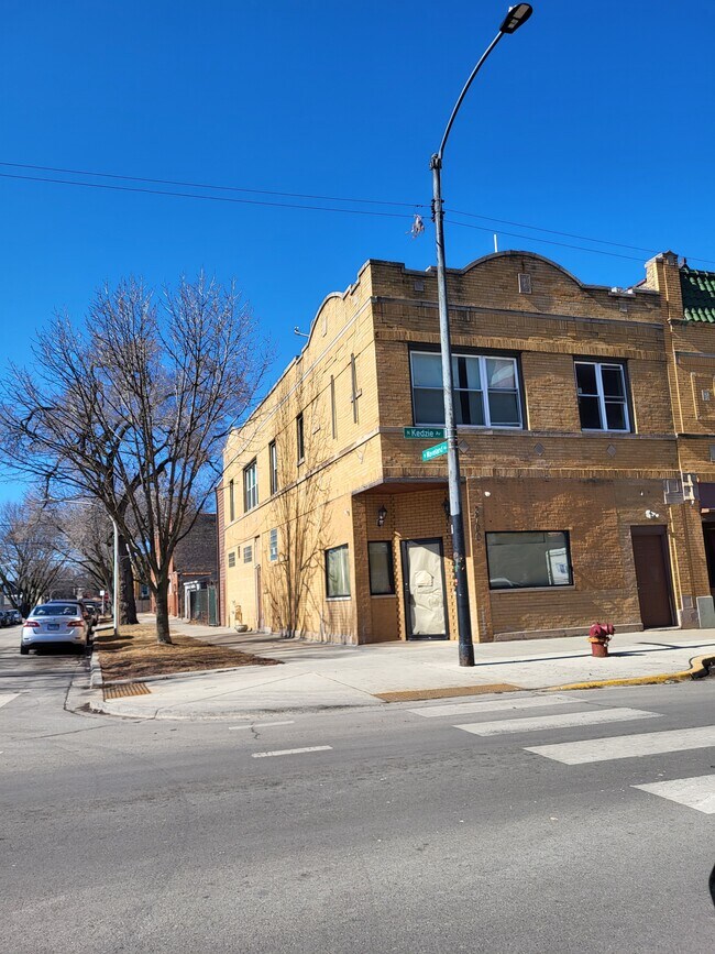 More details for 3700 N Kedzie Ave, Chicago, IL - Retail for Lease