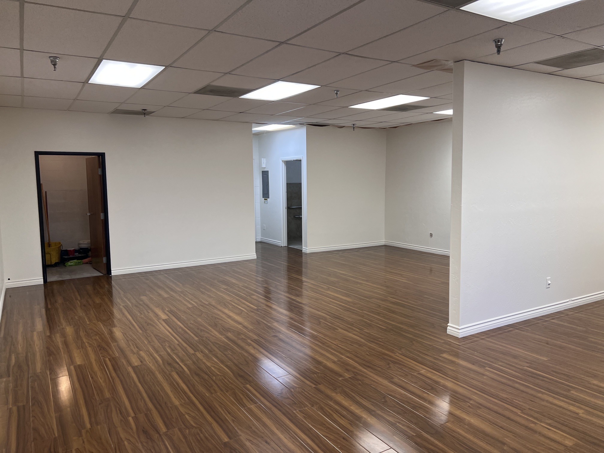 17035 N 67th Ave, Glendale, AZ for lease Interior Photo- Image 1 of 9
