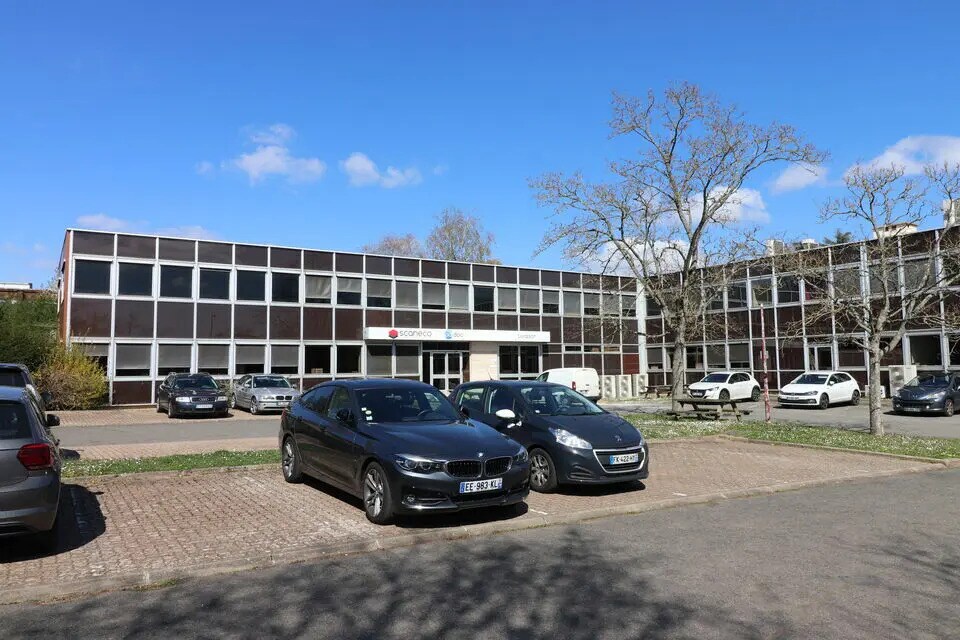 606 Rue Fourny, Buc for lease Primary Photo- Image 1 of 6