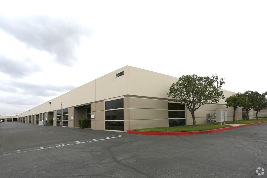 9880 Indiana Ave, Riverside, CA à louer - Photo principale - Image 2 de 6