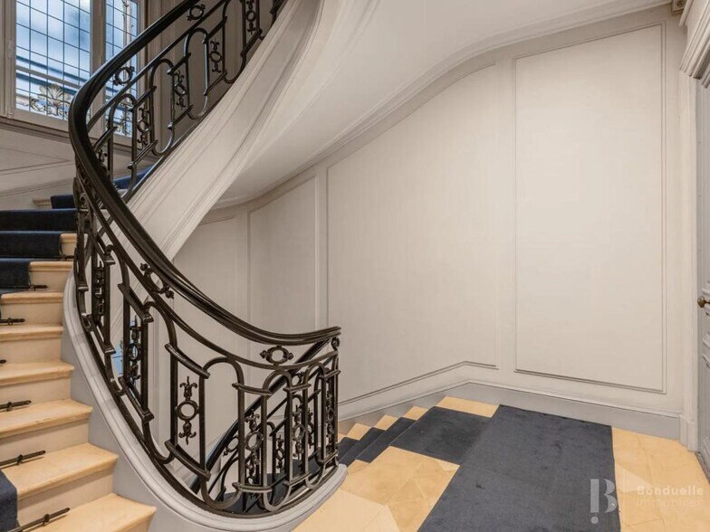 17 Rue De Miromesnil, Paris for lease - Interior Photo - Image 2 of 28