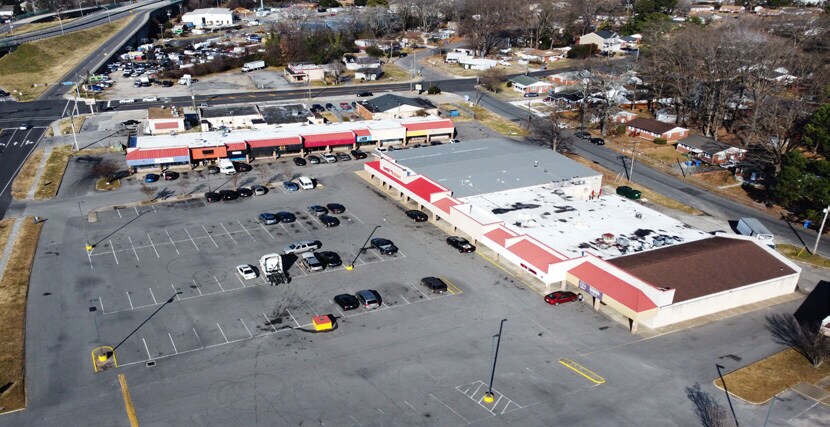 CAMPOSTELLA CROSSING portefeuille de 3 propriétés à vendre sur LoopNet.ca - Photo du bâtiment - Image 2 de 13