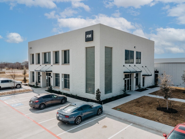 9555 Harmon Rd, Fort Worth, TX for lease - Building Photo - Image 1 of 37