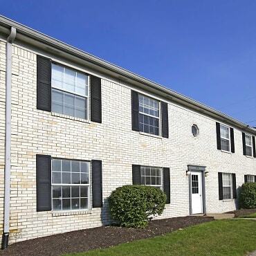 240 Grovewood Pl, Beech Grove, IN à vendre - Photo du bâtiment - Image 2 de 23