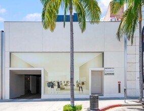 421-443 N Rodeo Dr, Beverly Hills, CA à louer Photo du bâtiment- Image 2 de 4