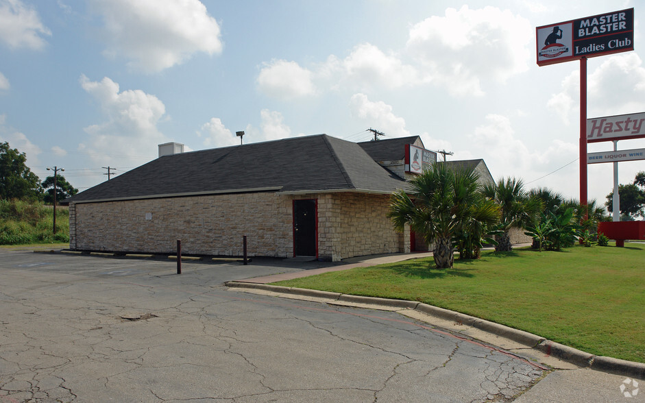 3094 N Stemmons Fwy, Dallas, TX for lease - Building Photo - Image 3 of 5