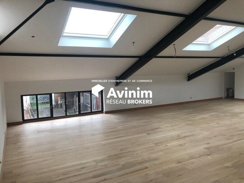 Retail in Montreuil for lease - Interior Photo - Image 2 of 10