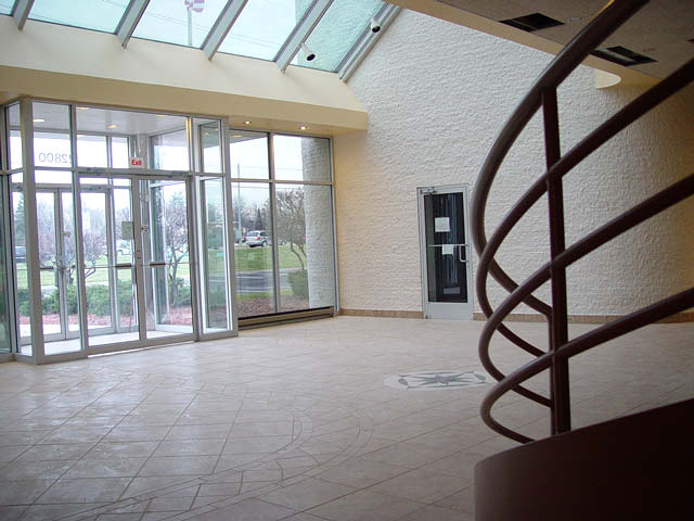 22800 Hall Rd, Clinton Township, MI à louer - Photo intérieure - Image 3 de 24