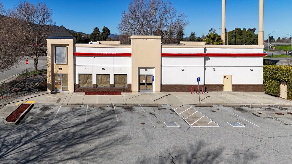 5884 Monterey Rd, Gilroy, CA à vendre - Photo du bâtiment - Image 1 de 6