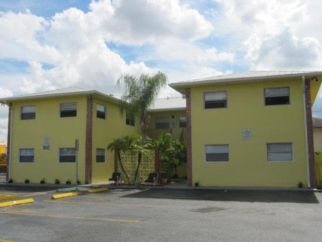 1940-1942 Passaic Ave, Fort Myers, FL for sale - Building Photo - Image 3 of 13