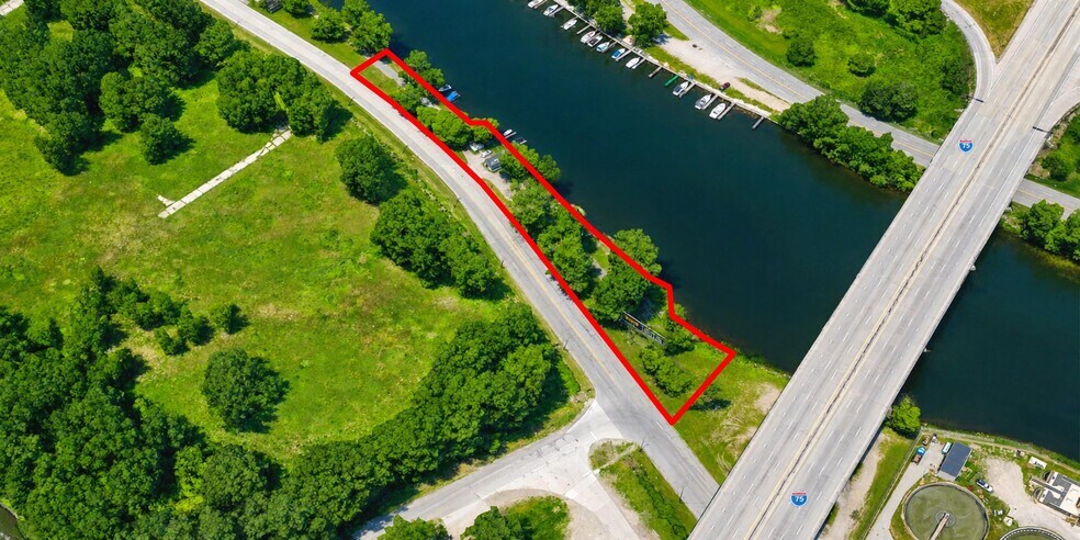 1751 E Front St, Monroe, MI à vendre - Photo du bâtiment - Image 2 de 5
