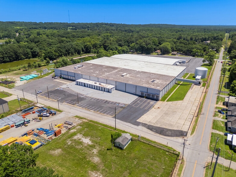 206 Mathews St, Barnesville, GA for lease - Primary Photo - Image 1 of 13