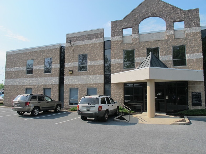 230 Harrisburg Ave, Lancaster, PA for sale - Primary Photo - Image 1 of 39