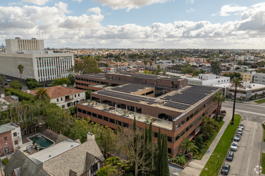 4221 Wilshire Blvd, Los Angeles, CA à louer - Photo du bâtiment - Image 3 de 12