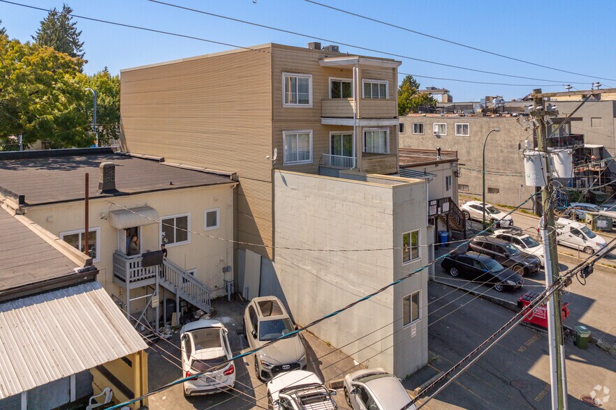 3155-3159 Kingsway, Vancouver, BC à vendre - Photo du bâtiment - Image 2 de 3