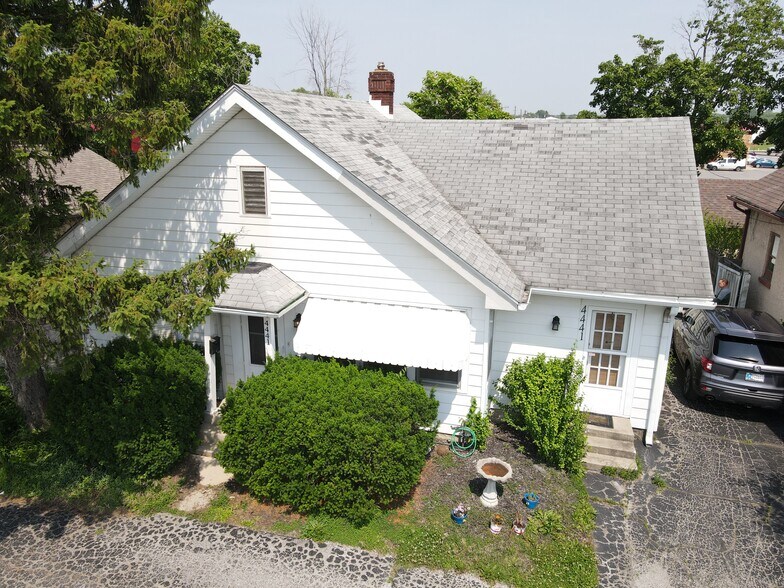 4441 N Franklin Rd, Lawrence, IN à vendre - Photo du bâtiment - Image 3 de 4