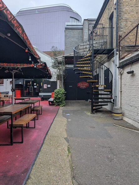 137 Upper St, Londres à louer - Photo du bâtiment - Image 3 de 12