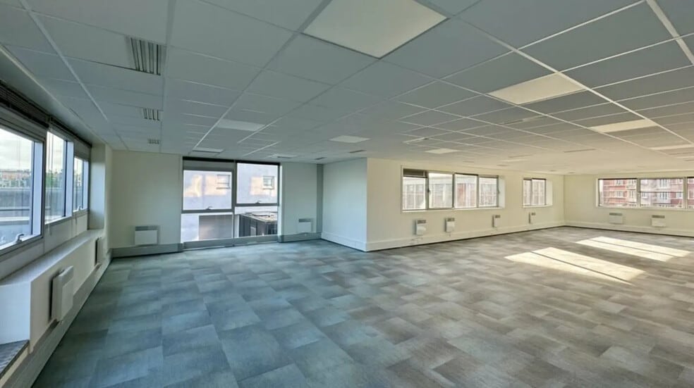 Office in Lille for lease - Building Photo - Image 3 of 8
