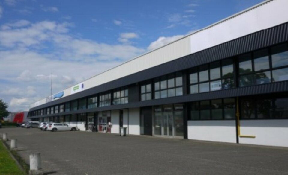 Industriel dans Saint-Étienne-du-Rouvray à louer - Photo du bâtiment - Image 1 de 4