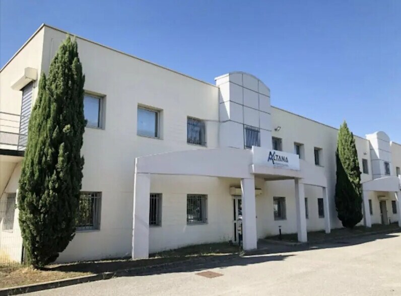 Office in Saint-Priest for lease - Building Photo - Image 1 of 11