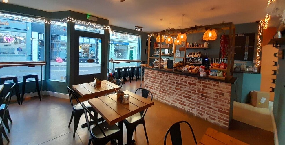 14 Fore Hl, Ely for lease - Interior Photo - Image 3 of 5