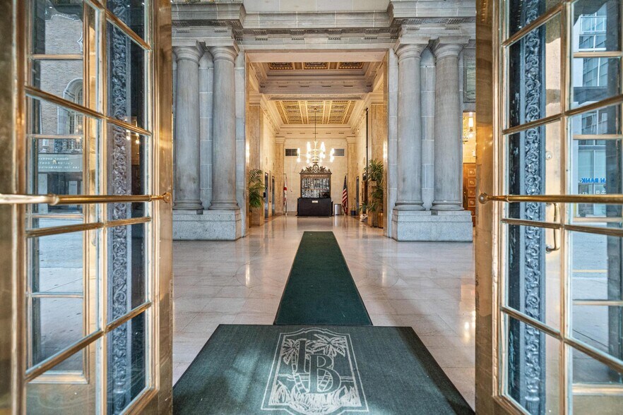 25 SE 2nd Ave, Miami, FL à louer - Hall d’entrée - Image 2 de 9