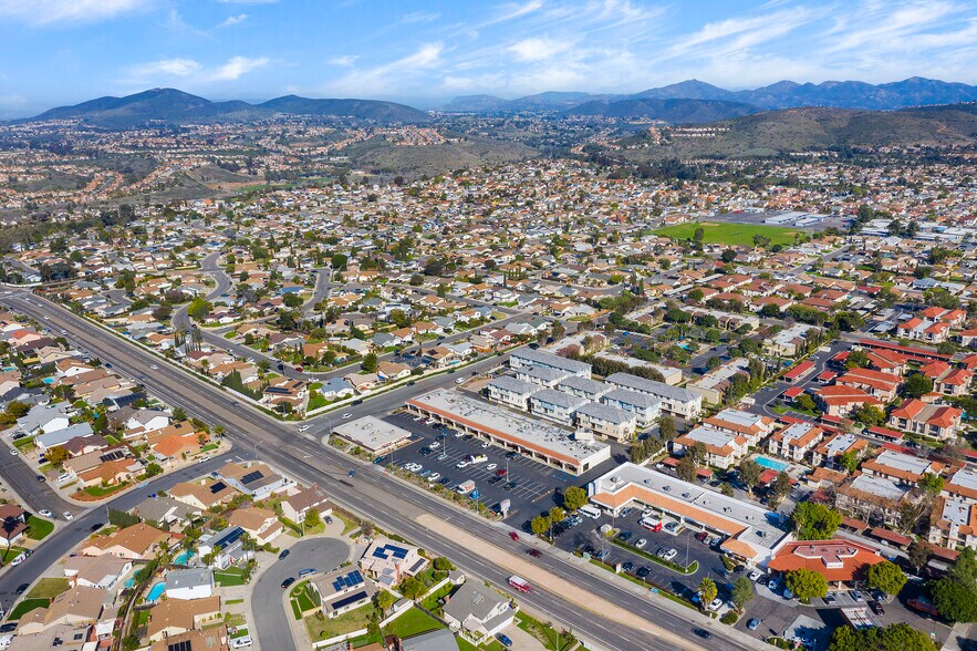 11255-11295 Camino Ruiz, San Diego, CA for lease - Building Photo - Image 2 of 12