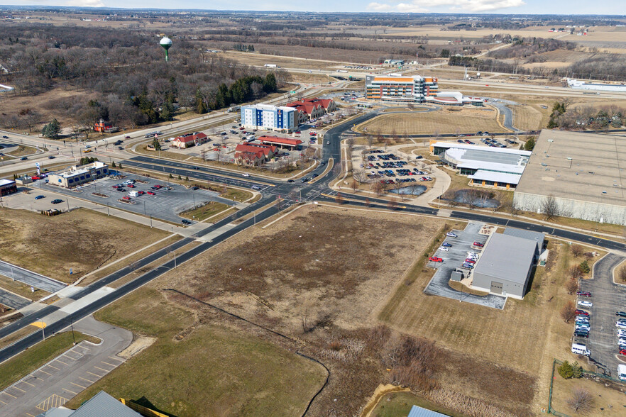 201 Commerce Pkwy, Cottage Grove, WI for sale - Building Photo - Image 1 of 11