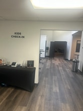 13801 Roswell Ave, Chino, CA à louer Photo intérieure- Image 1 de 2