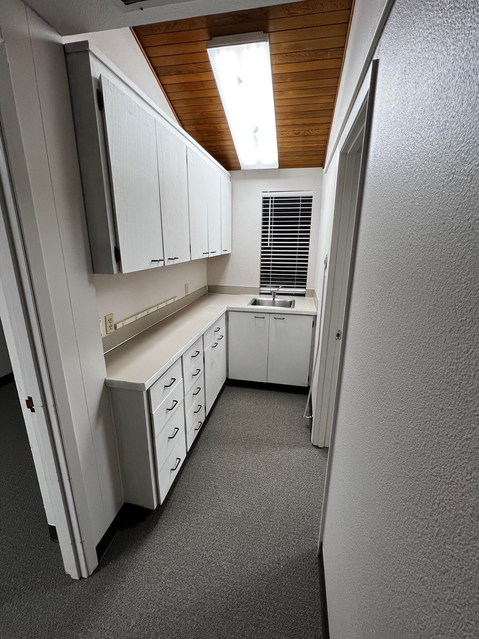 16418 7th Pl W, Lynnwood, WA for lease Interior Photo- Image 1 of 4