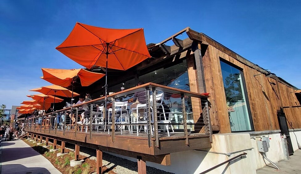 330 3rd St, Redlands, CA à louer - Photo du bâtiment - Image 2 de 5