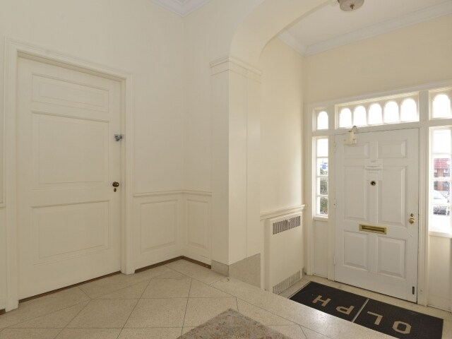 260 S Wellwood Ave, Lindenhurst, NY à vendre - Photo intérieure - Image 2 de 15