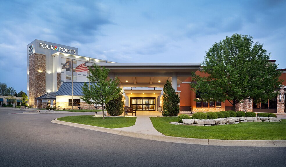 4960 Towne Centre Rd, Saginaw, MI à vendre - Photo du bâtiment - Image 2 de 29