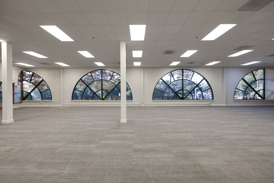 1705 El Camino Real, Palo Alto, CA à louer - Photo intérieure - Image 2 de 10