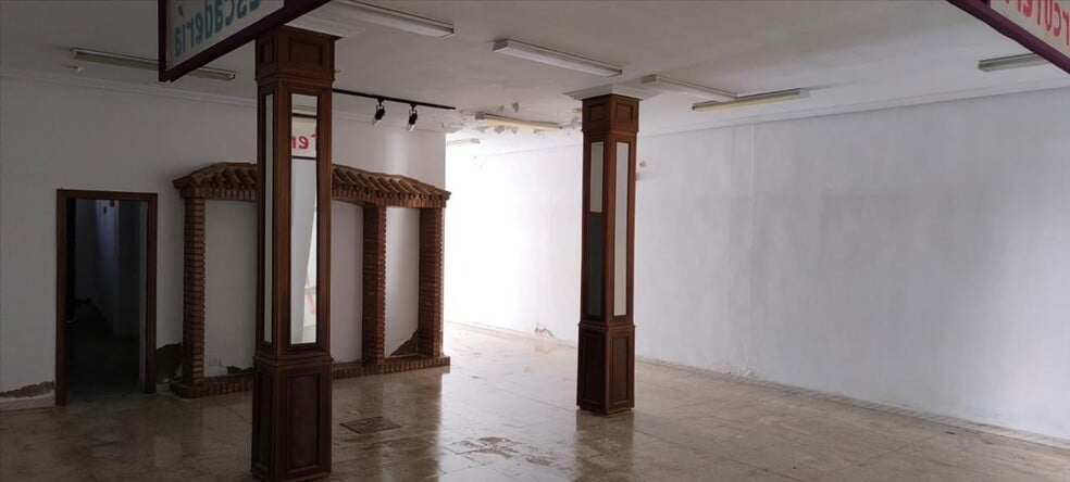 Calle Reina Victoria, Almendralejo, Badajoz for sale - Interior Photo - Image 2 of 12
