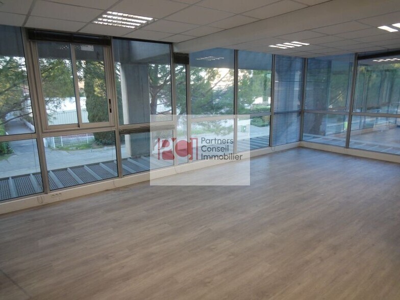 Office in Nîmes for lease - Interior Photo - Image 2 of 5