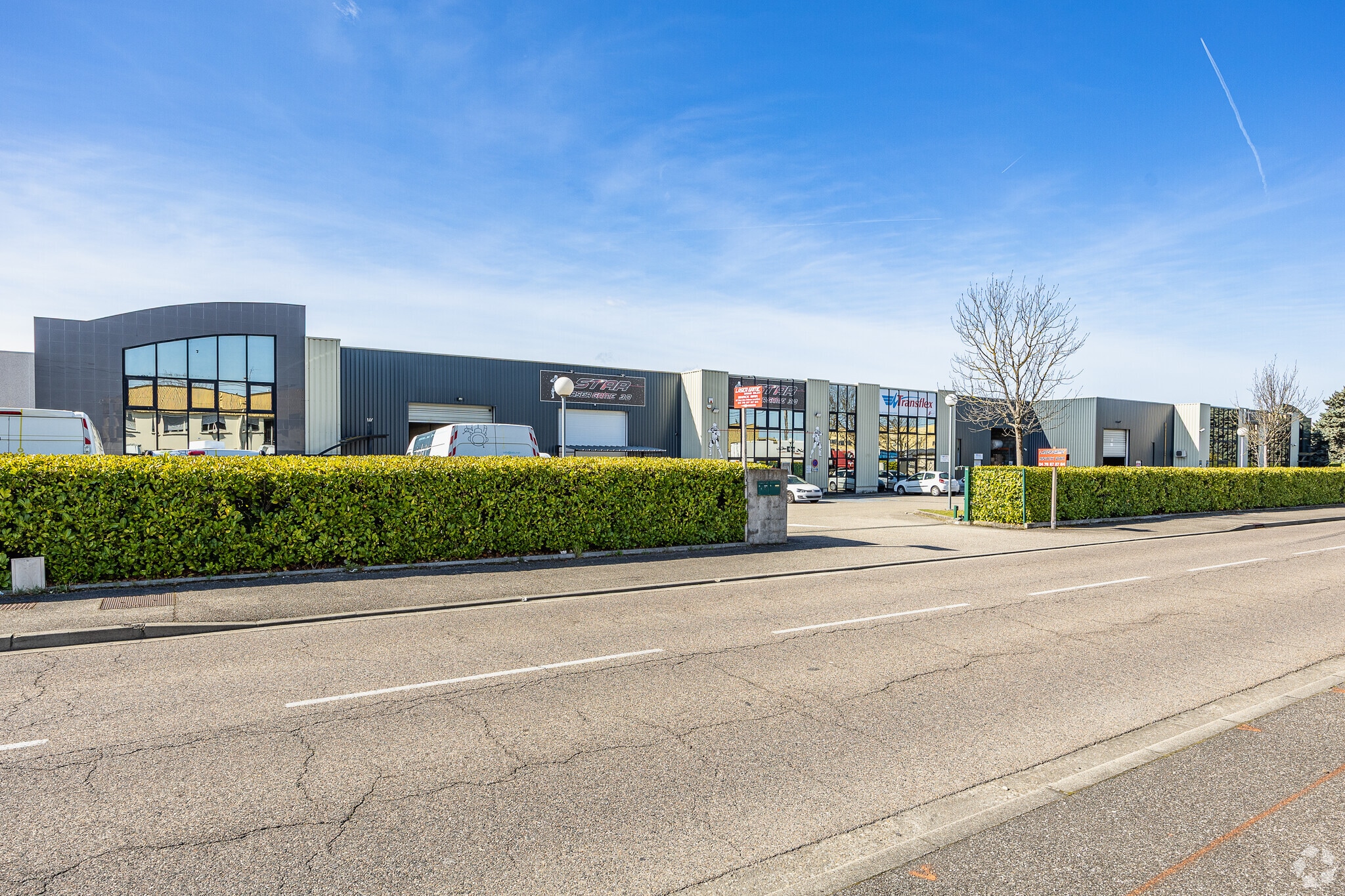 Flex in Genas for lease Building Photo- Image 1 of 6