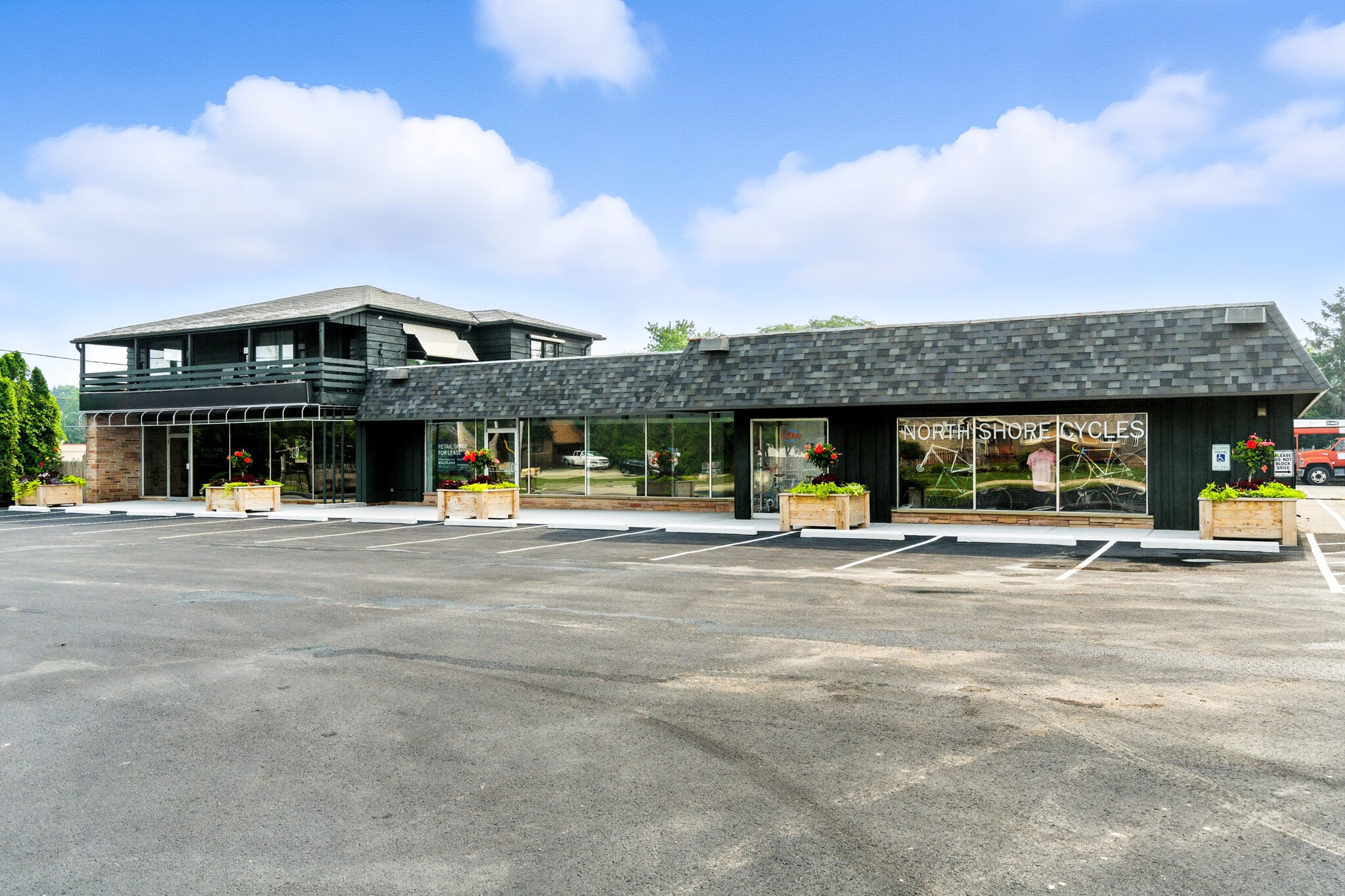 7922 N Port Washington Rd, Fox Point, WI for lease Building Photo- Image 1 of 33