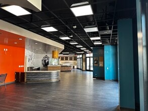 45 Rincon Dr, Camarillo, CA for lease Interior Photo- Image 2 of 17