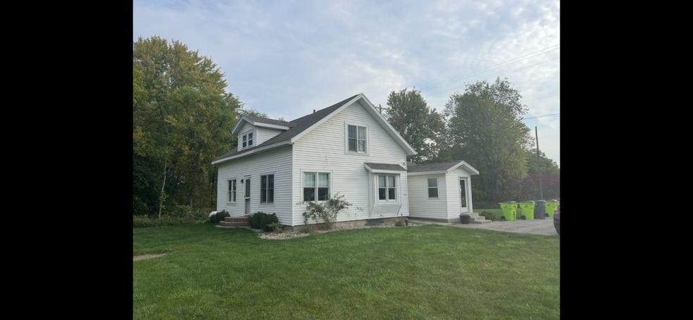 5826 Alden Nash Ave SE, Lowell, MI à vendre - Photo du bâtiment - Image 2 de 4