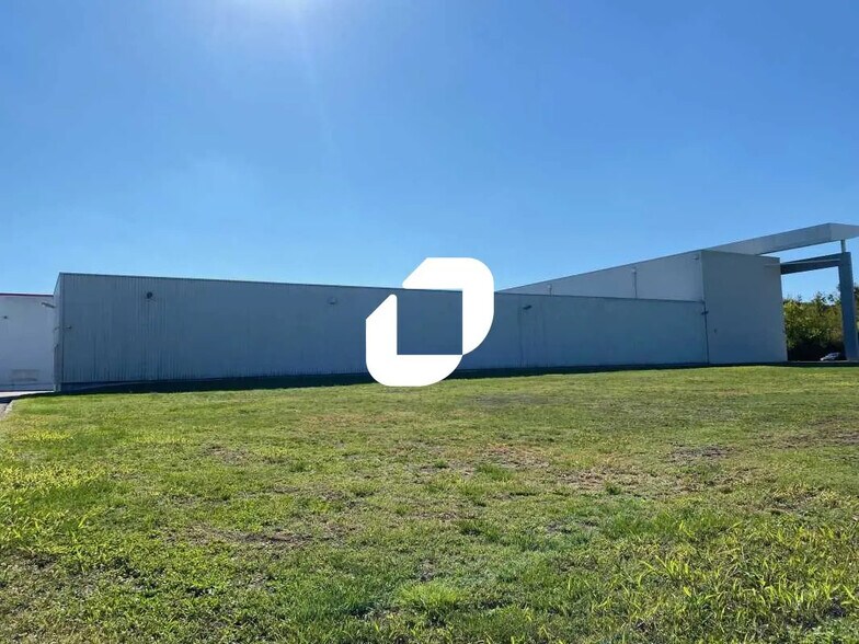 301 Rue Denis Papin, Villefontaine à louer - Photo du bâtiment - Image 3 de 14