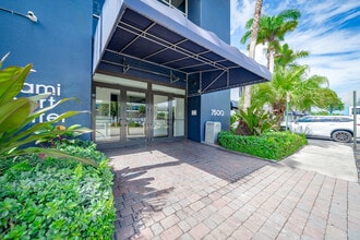 7500 NW 25th St, Miami, FL à louer Photo intérieure- Image 2 de 28