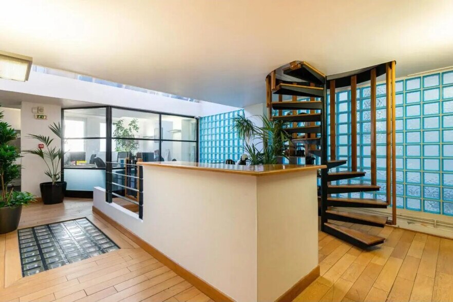 Office in Levallois-Perret for lease - Interior Photo - Image 3 of 10