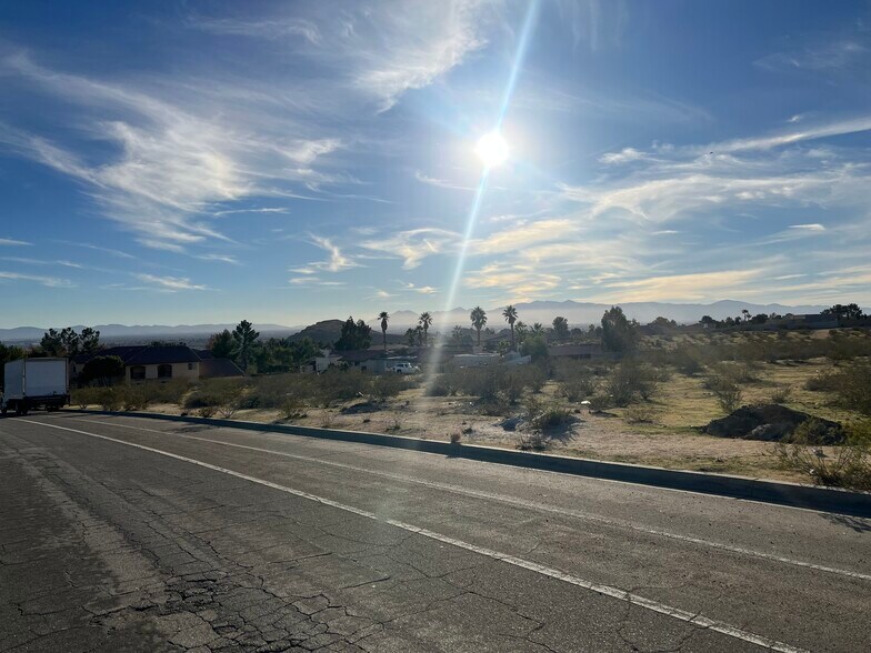 Apple Valley Rd. rd, Apple Valley, CA à vendre - Photo du bâtiment - Image 3 de 4