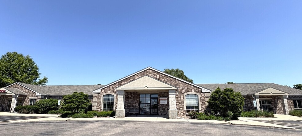 1 E County Line Rd, Sandwich, IL for lease - Building Photo - Image 2 of 20